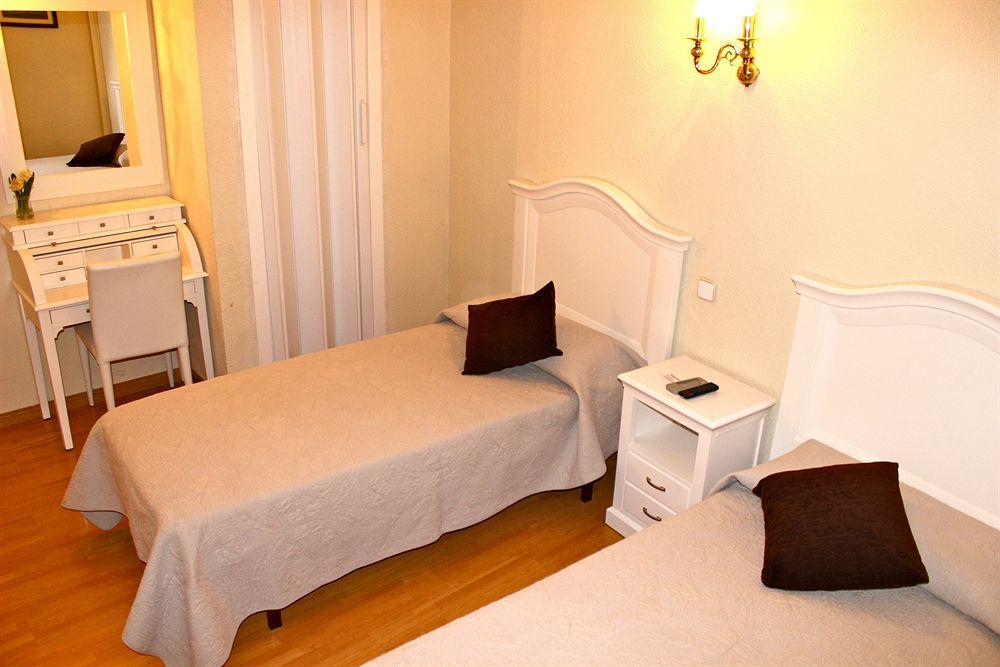 Hostal Montecarlo Мадрид Экстерьер фото