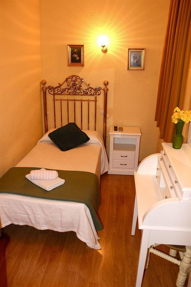 Hostal Montecarlo Мадрид Экстерьер фото