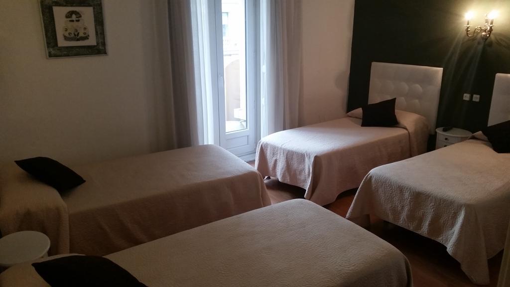 Hostal Montecarlo Мадрид Экстерьер фото